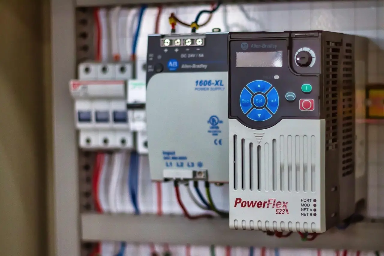 PLC XINJE giá bao nhiêu và vì sao không có giá cố định?